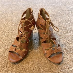 a.n.a. A New Approach cognac leather-look wedges